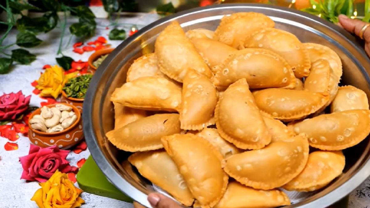 Make Crispy Gujiya Holi Special